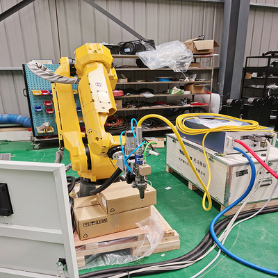 Automation Fiber Laser Cutting Machine for Helmet 2KW 3KW Robot 3D Laser Cutter